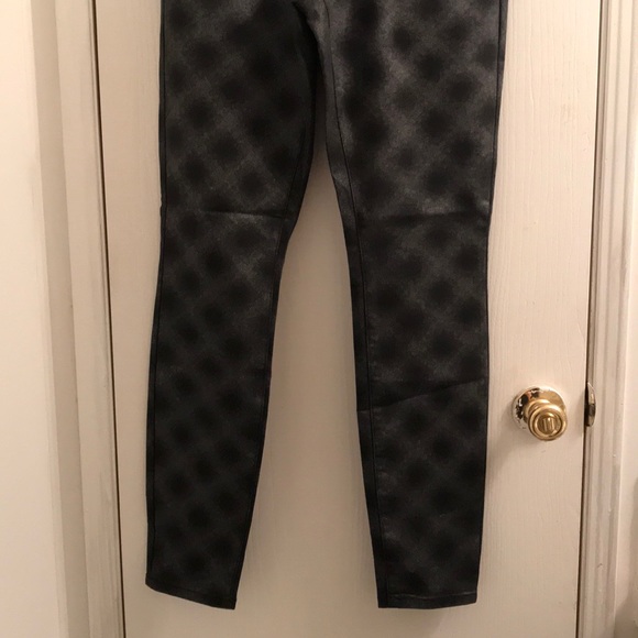 (10) NYDJ Diamond Slimming Skinny Jeans - Picture 7 of 8